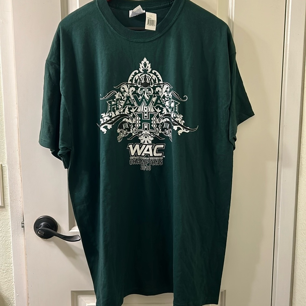 UNIVERSITY OF HAWAII Green WAC Football Champions 2010 Tee, Sz XL